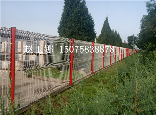 桃型柱護(hù)欄網(wǎng)，熔堅(jiān)固美觀于一身的護(hù)欄網(wǎng)產(chǎn)品