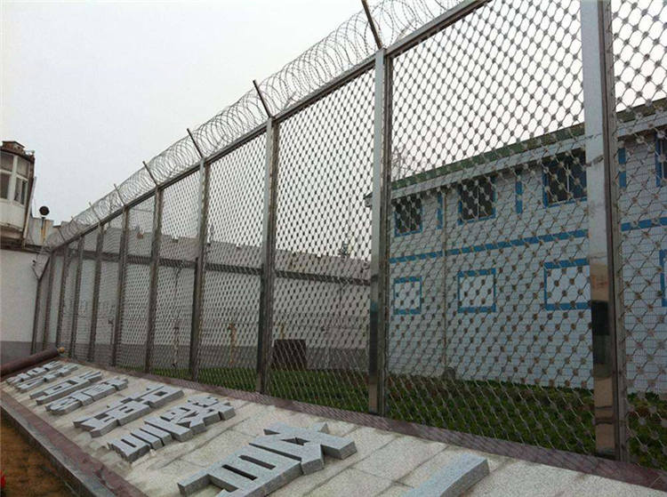 看守所、拘留所安裝防攀爬金屬隔離網(wǎng)時的注意事項